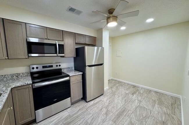 Fotografía del edificio - 1004 Paradise Rd