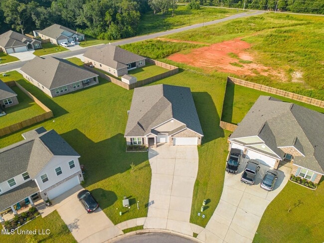 Foto del edificio - 8025 Crawford Dr