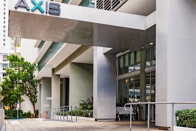 Foto del edificio - 1111 SW 1st St