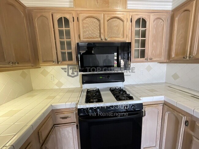 Foto del edificio - 545 Oakdale Ln