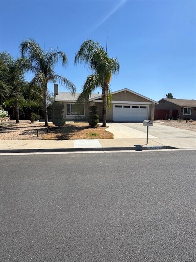 Building Photo - 25127 Yucca Dr