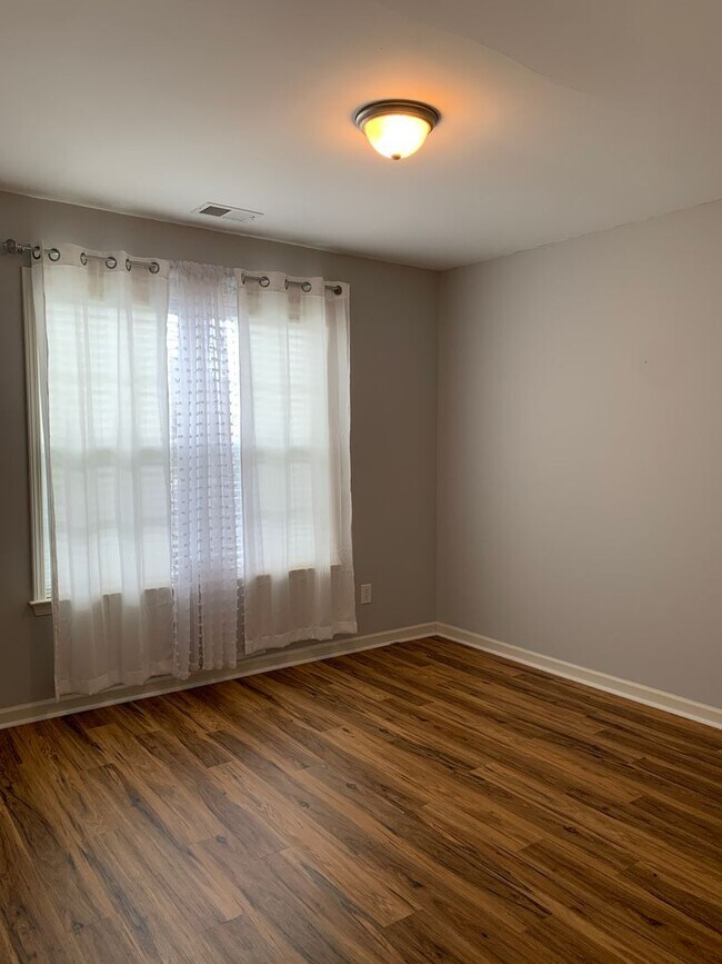 Foto del edificio - 1032 Bridgeport Way