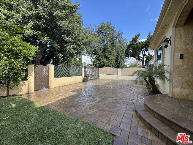 Foto del edificio - 6234 Carpenter Ave