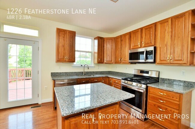 Building Photo - 1226 Featherstone Ln NE