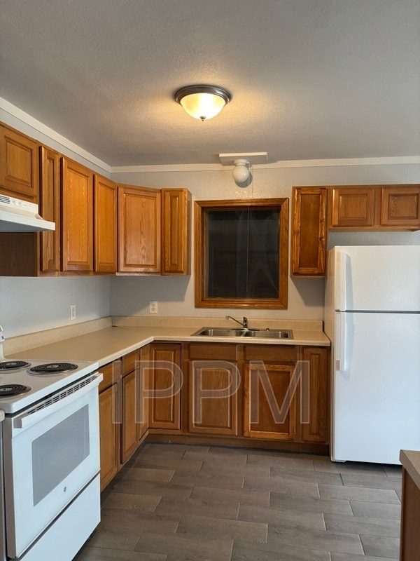 Building Photo - 2014 E Monroe Ave