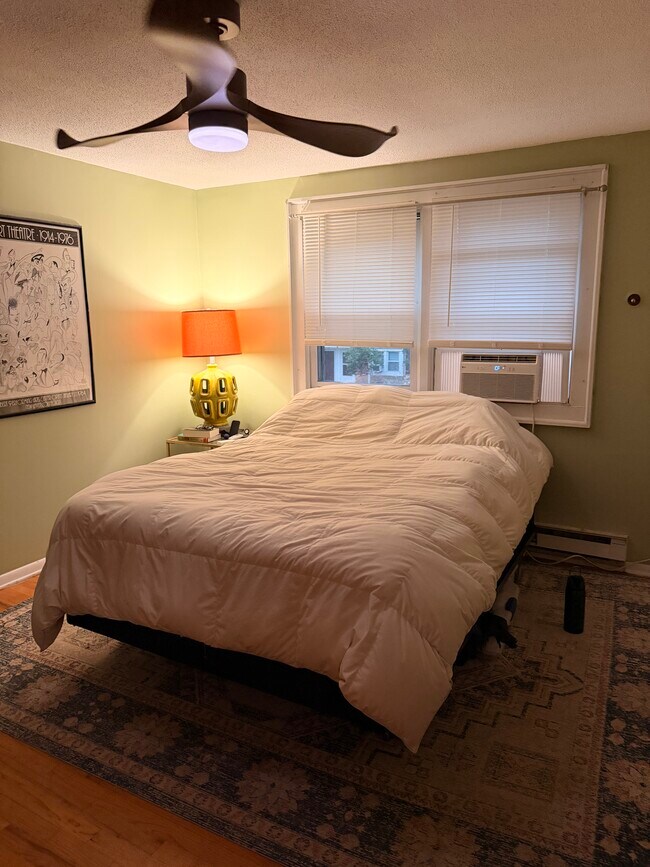 Primer dormitorio - 211 E Main St