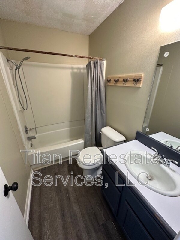 Building Photo - 106 Longfellow Dr