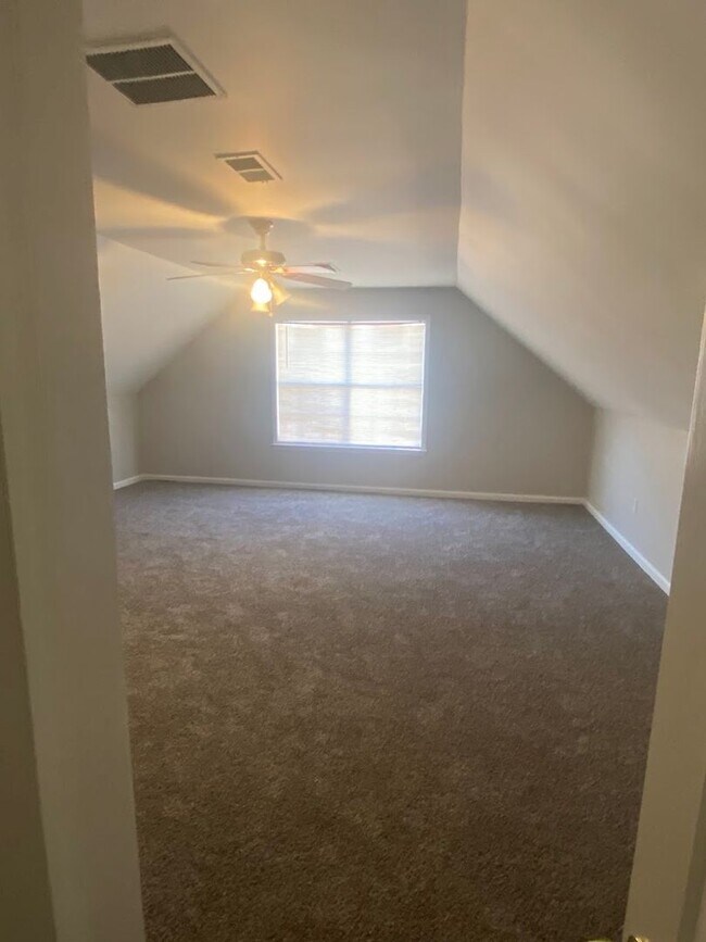 Foto del edificio - Spacious 3-Bedroom Home in Cordova-Stylish & Comfortable Living!