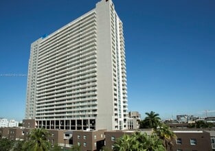 Building Photo - 915 NW 1st Ave