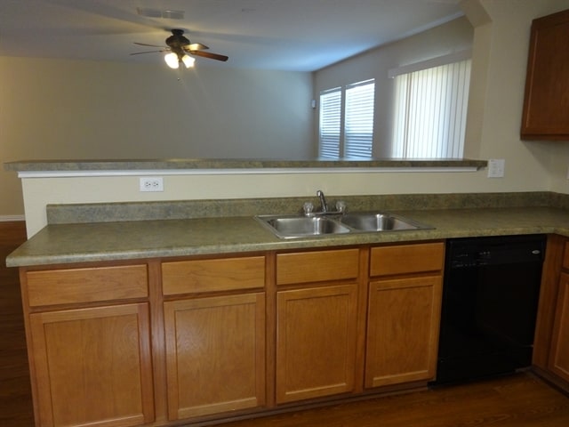 Building Photo - 9314 Silver Vis