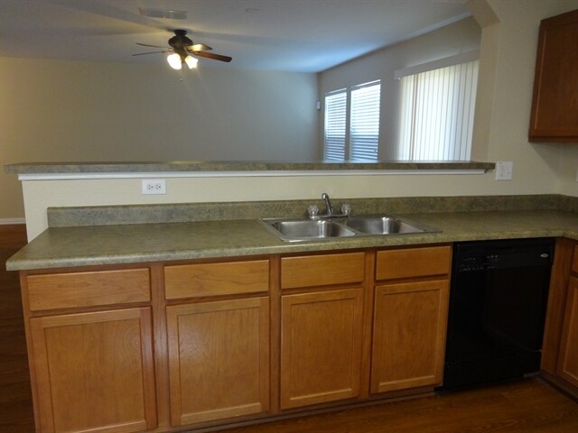 Foto del edificio - 9314 Silver Vis