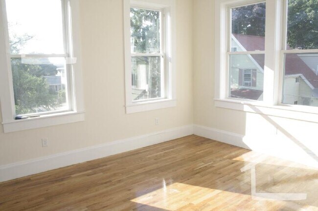 Building Photo - 6 Larose Pl
