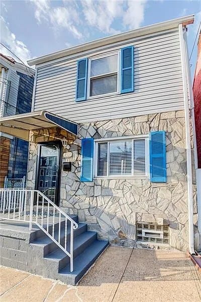 Primary Photo - 1916 Wharton St