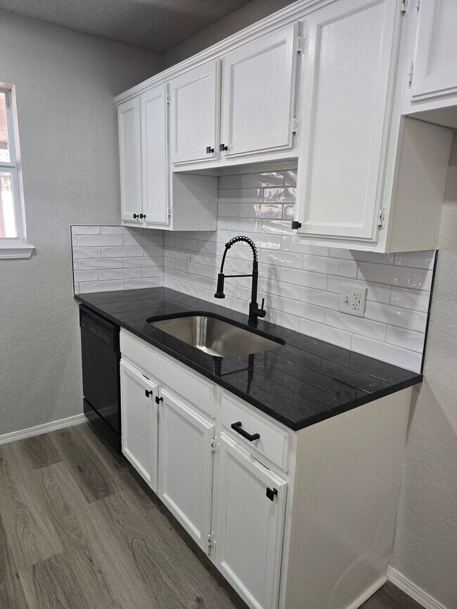 Foto del edificio - Newly Remodeled