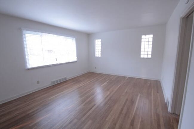 Building Photo - 415 Franklin Ave