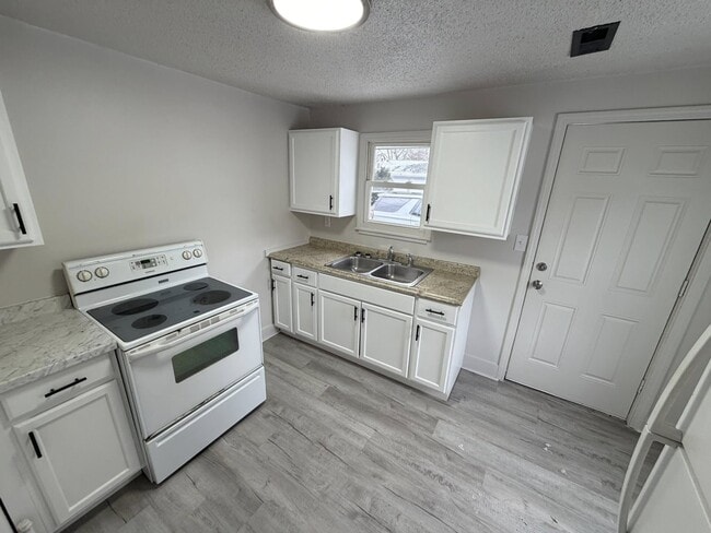 Building Photo - 758 Dryden Rd