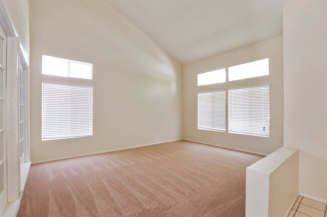 Building Photo - 4048 Lexington Ct