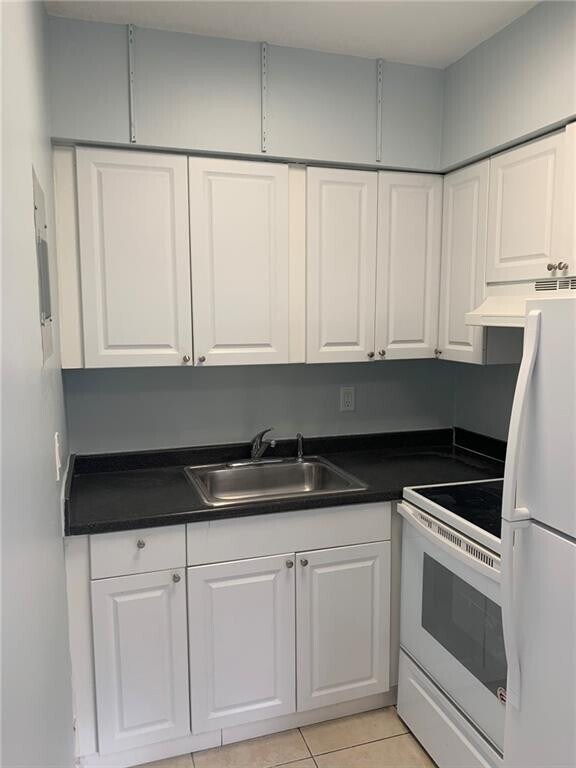 Building Photo - 4616 Poinciana St