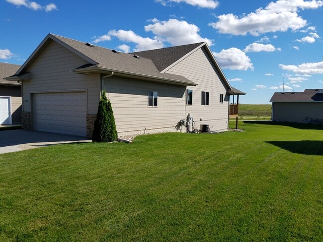 Building Photo - 5603 w Bakker park dr