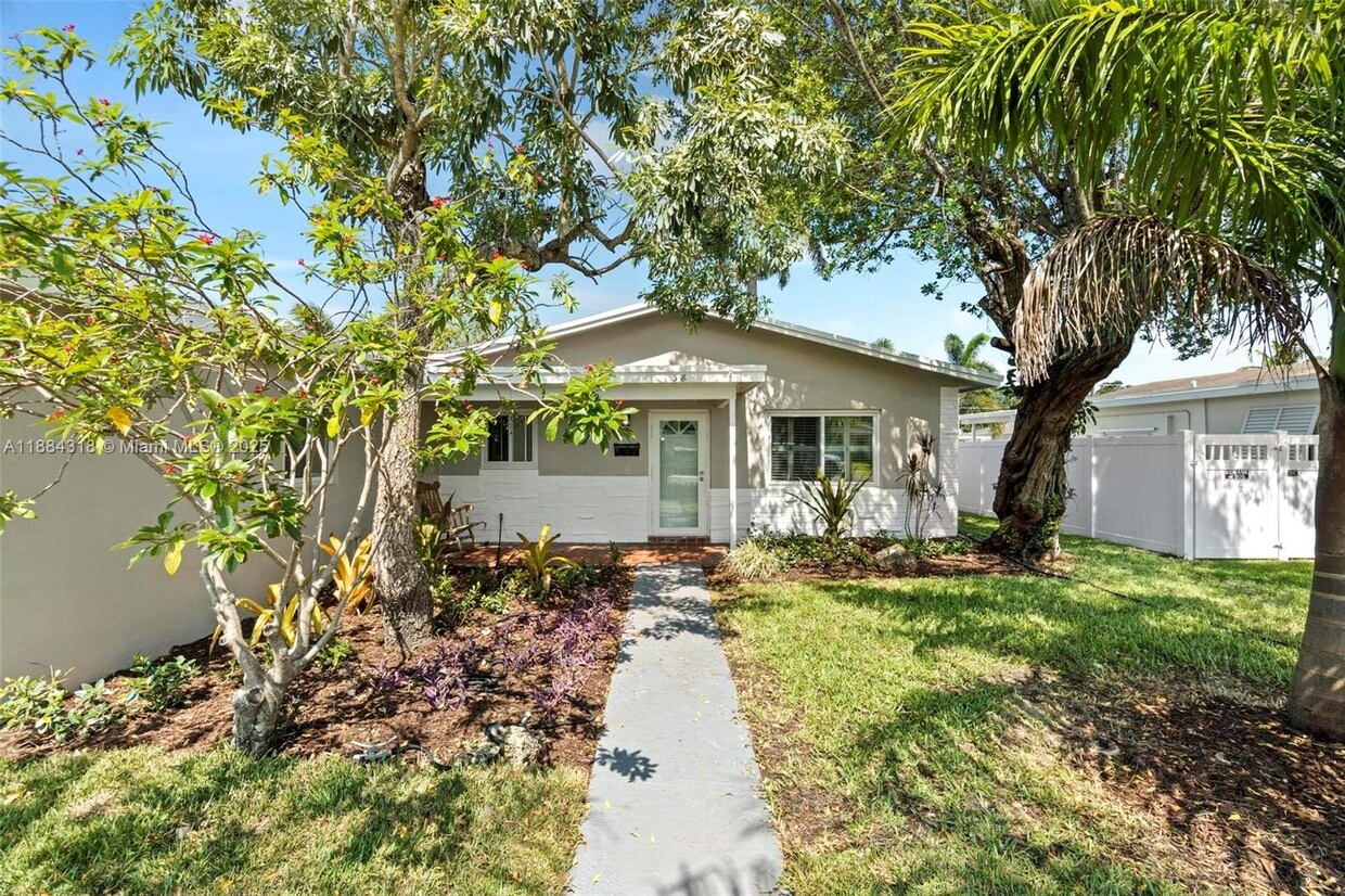 Primary Photo - 838 NW 10th Ave