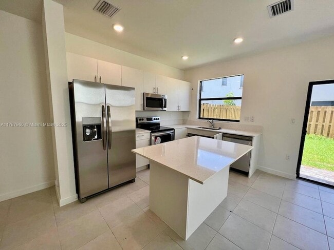 Building Photo - 11865 SW 246 Terrace
