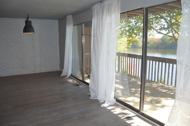 Foto del edificio - 1740 Grove Rd