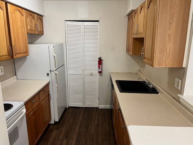 Building Photo - 206 Lucas Ln