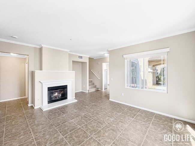 Building Photo - Stunning 3BD/3BA Townhouse in San Marcos W...