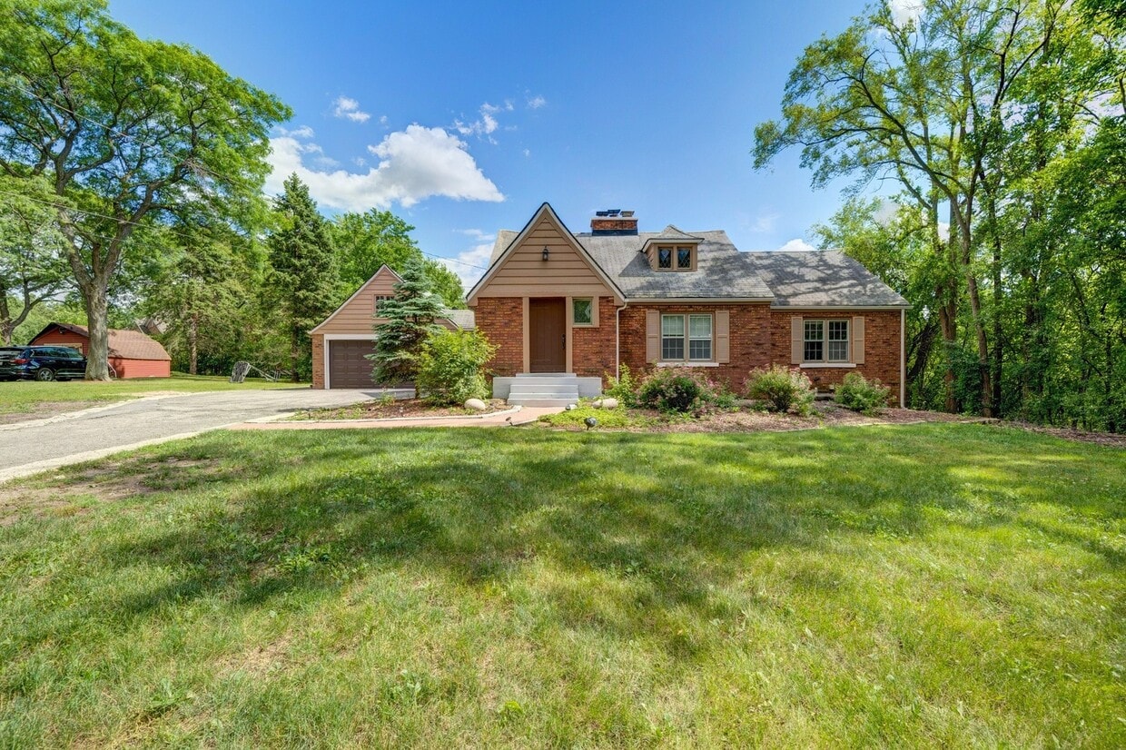 2421 35th St, Oak Brook, IL 60523 House Rental in Oak Brook, IL