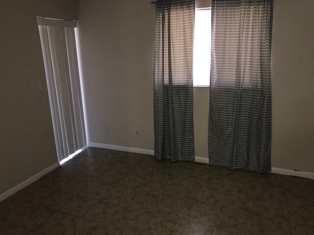Building Photo - Adorable 2BR/2BA Fourplex with Ceramic Til...