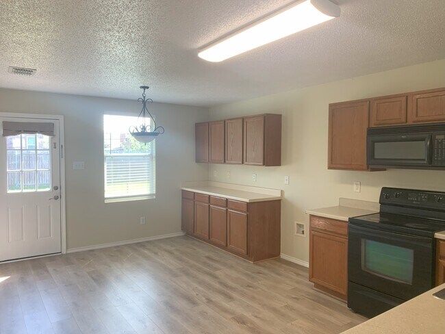 Building Photo - 714 Kinston Ct