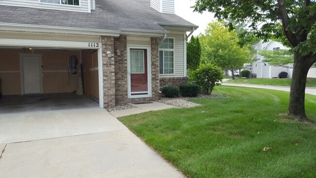 Building Photo - 150 S Prairie View Dr