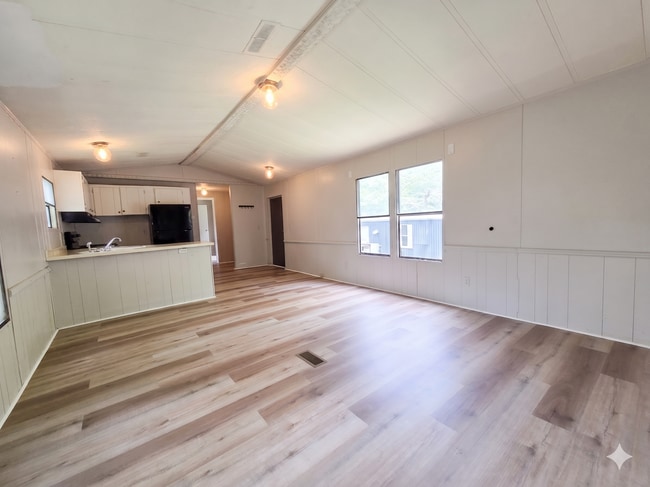 Building Photo - 412 McElhaney Rd