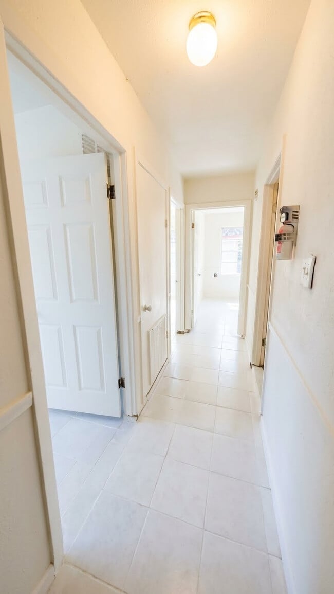 Building Photo - 3901 Woodrow Dr