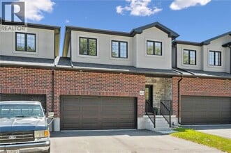 Building Photo - 423 Woolwich St
