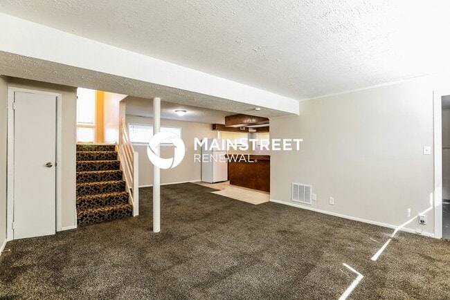 Building Photo - 4 Bedroom Pet-Friendly Home in KANSAS CITY, MO with Main Street Renewal