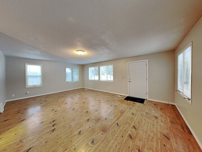 Building Photo - 1856 Clear Ave E