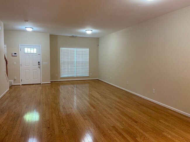 Foto del edificio - ~ Beautiful townhome in Mackintosh on the Lake ~