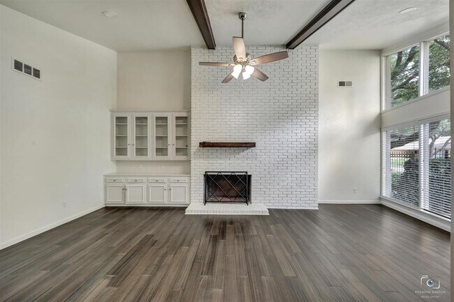 Building Photo - 9018 Villa Park Cir