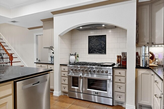 Building Photo - 2806 Sausalito Dr