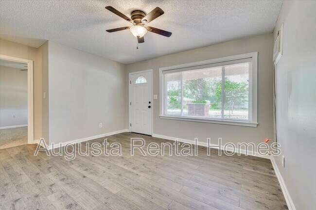 Building Photo - 166 McCann Wy