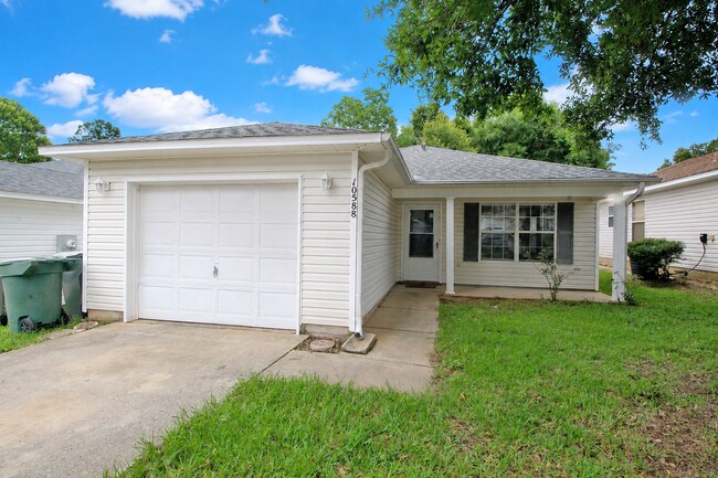 Foto del edificio - Northwest Pensacola 3BR/2BA Home Near Navy Federal with No Carpet & Privacy-Fenced Backyard