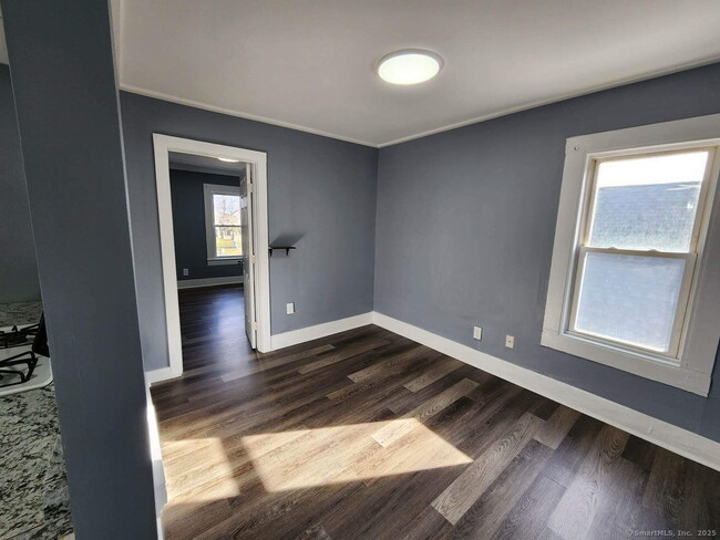 Building Photo - 51 Draher St