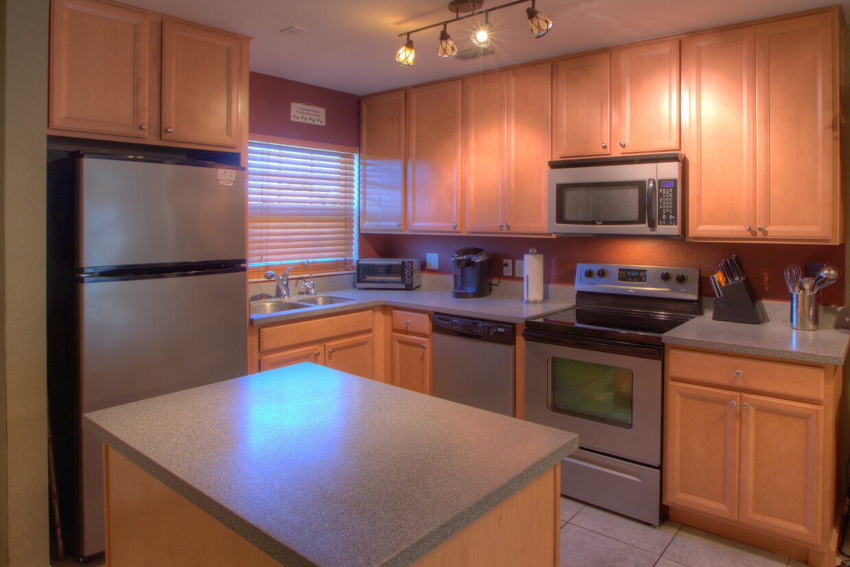 9511 Lake Park Dr Unit 9511, Thonotosassa, FL 33592 Condo for Rent in