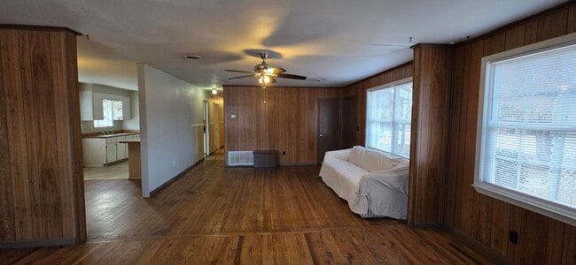 Building Photo - 3008 Claudia Dr