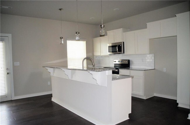 Foto del edificio - 3915 Southwest Peachwood Drive