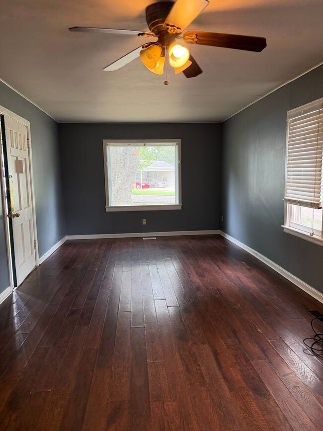 Building Photo - 3 Bedroom Home with wonderful yard space