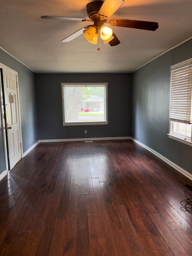 Foto del edificio - 3 Bedroom Home with wonderful yard space