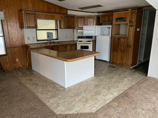 Building Photo - 111 Ells Country Estates