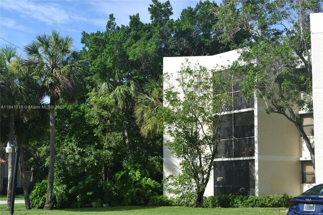 Building Photo - 491 Racquet Club Rd